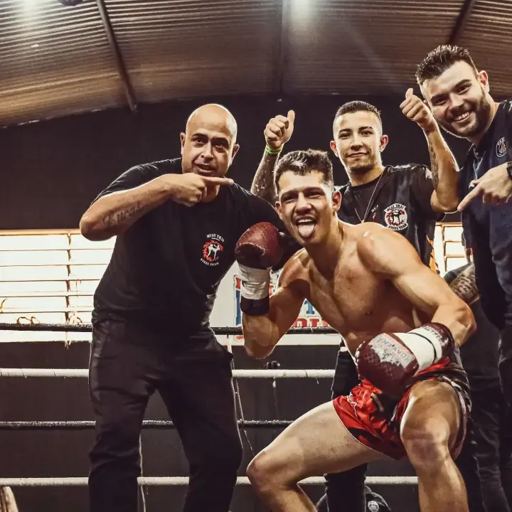 Sub Zero comemorando vitória com a equipe